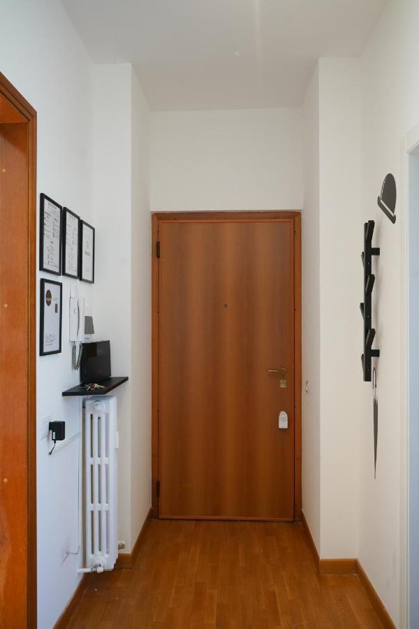 10 Min From The Airport-wifi-free Parking